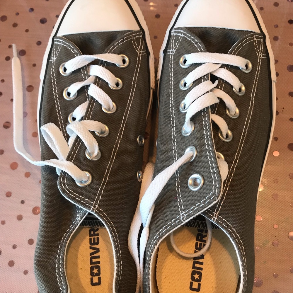 Women’s low top converse